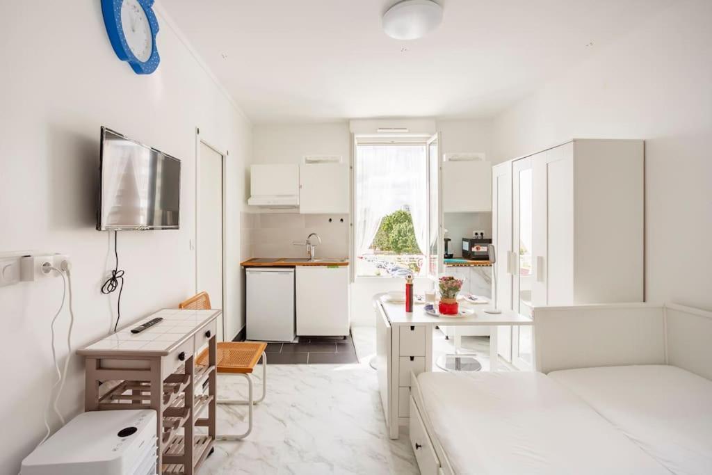 Paris Tourist Apartment, France สแตงส์ ภายนอก รูปภาพ